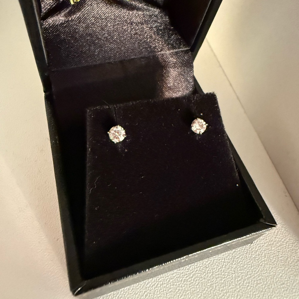 WHITE GOLD DIAMOND STUDS .50ct